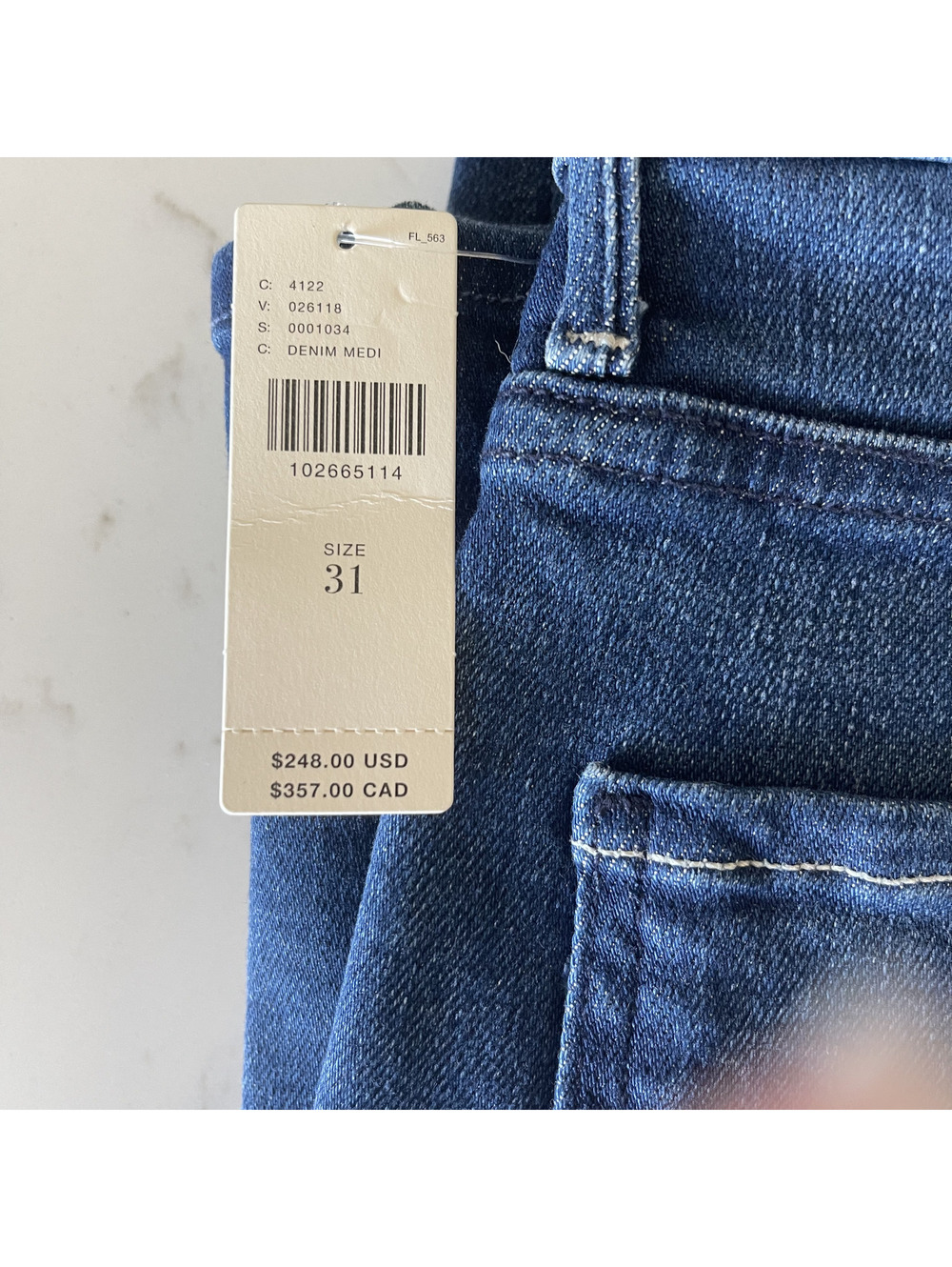 Mother Jeans (NWT) - The Weekender-Wash: Nip It In The Butt-Size 31 - Picture 3 of 4